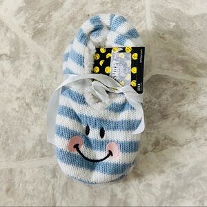 NWT SMILEY WORLD striped fuzzy comfy slippers socks girls Size 6